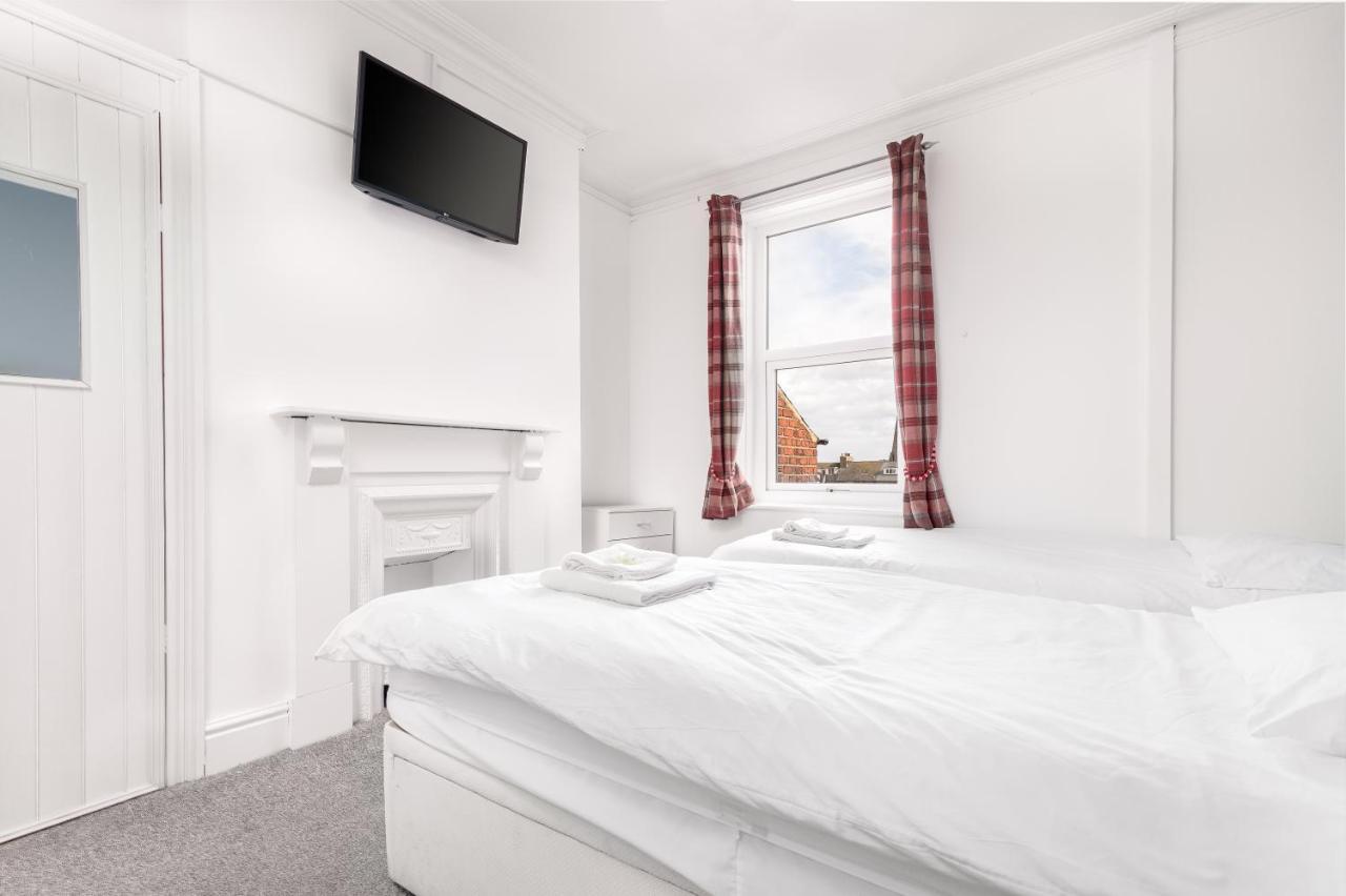 Blencathra Hotel Уитби Екстериор снимка